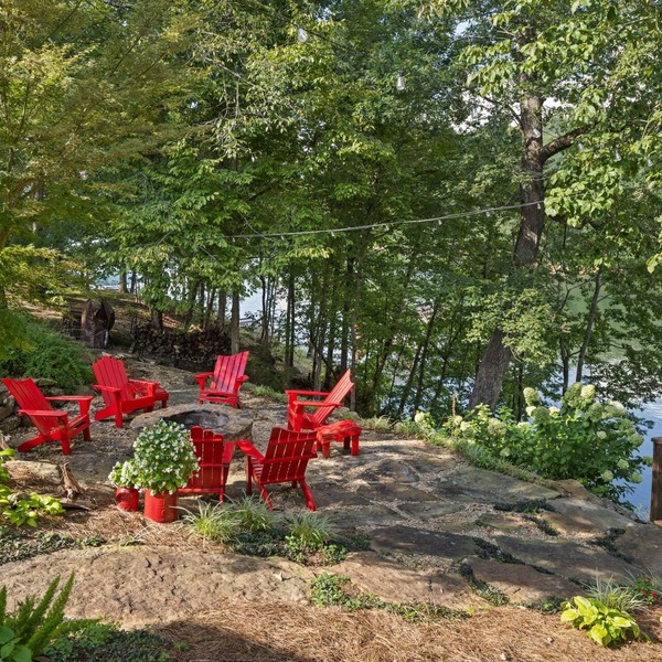 Lakefront home on Smith Lake w/easy water access & Tritoon/Sea Doo rental!