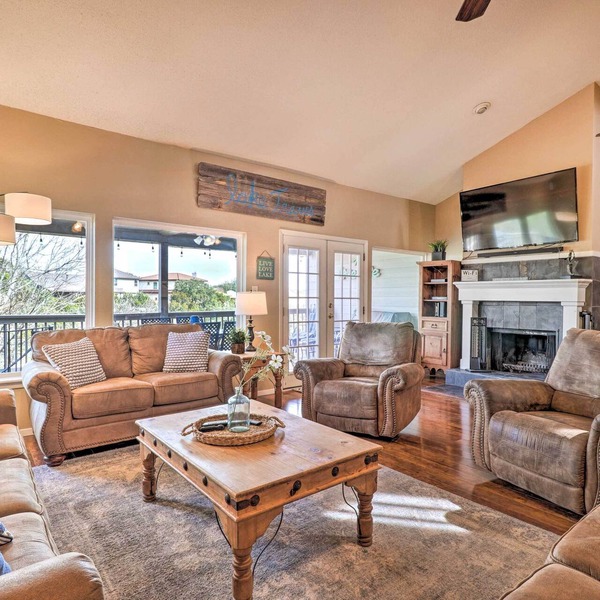 Lakefront Home w/ Point Venture Golf Access!