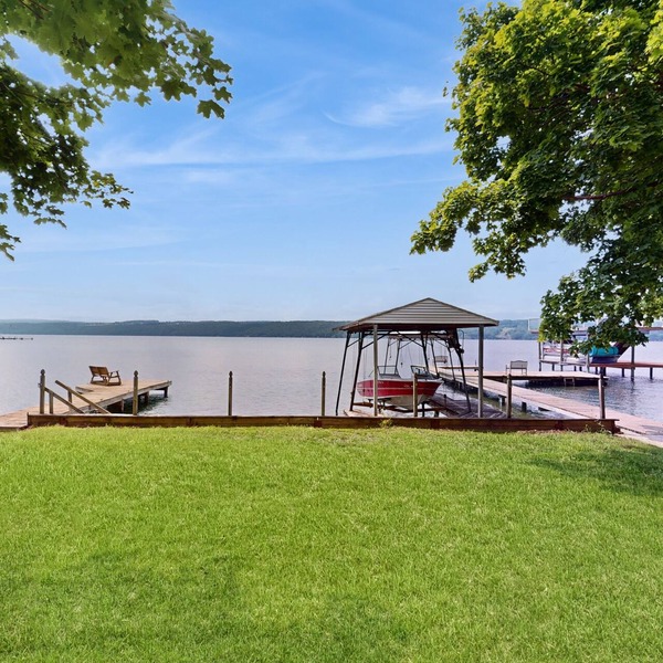 Lakefront home with large deck, dock, kayak, & gorgeous views