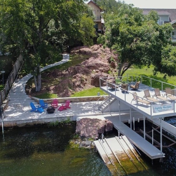 Lakefront Home With Wifi, Entertainment, Dock & Lake Views - Dogs OK