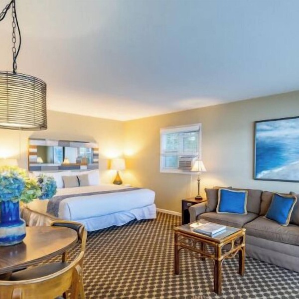 Lakefront king studio with queen sofa sleeper