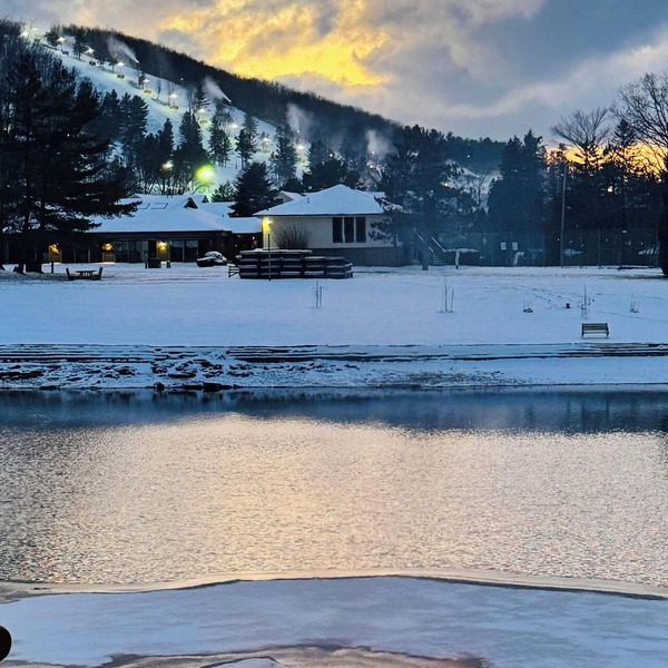 LakeFront Lodge
