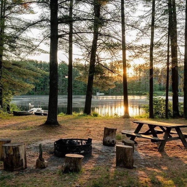 Lakefront Log Cabin w/Loft, Kayaks, Canoe, EV
