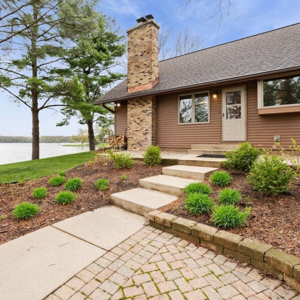 Lakefront Luxury | 3BR Cabin w/Piers + Kayaks