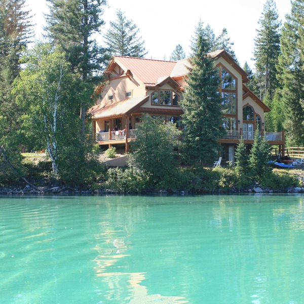 Lakefront Luxury Lodge HOT TUB, WATERSLIDE