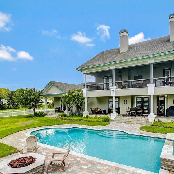 LakeFront Manor Executive Estate-5 Beds -4 1/2 bath 5200 square feet of luxury