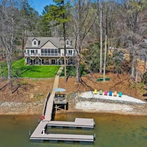 Lakefront Manor with Beach, Gameroom, Sauna, Theatre