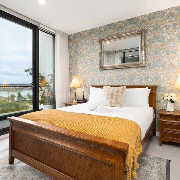 Lakefront Modern Luxury - Paris Meets Canberra