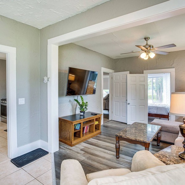 Lakefront Mound Getaway: Near Snowmobiling Trails!