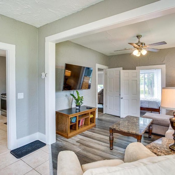 Lakefront Mound Getaway: Near Snowmobiling Trails!