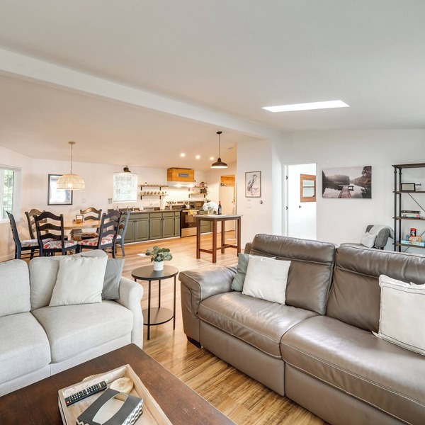 Lakefront Mount Vernon Home w/Private Dock!