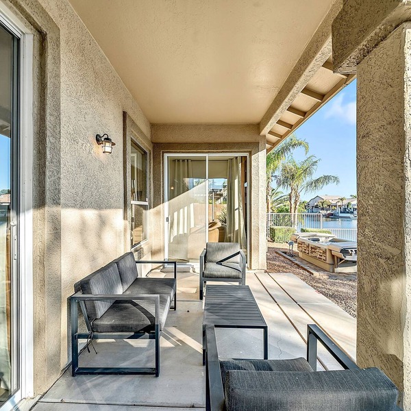 Lakefront Oasis