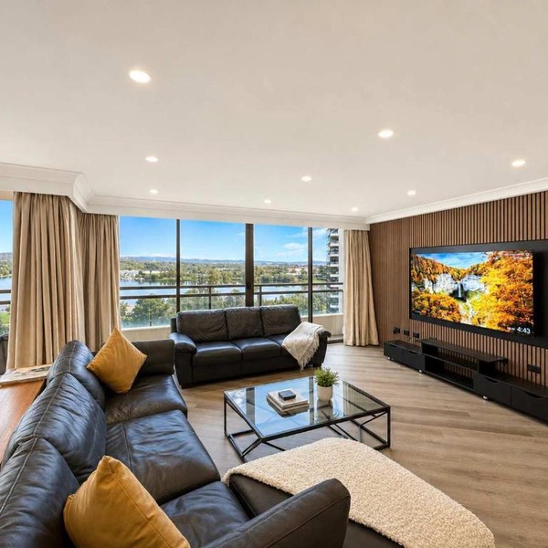 Lakefront Panorama Elite
