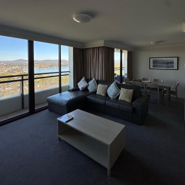 Lakefront Panorama – Sky Collection Suite