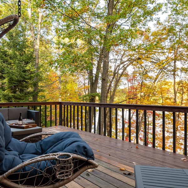 ✔ Lakefront paradise & lake toys included! Hot Tub~Dock~Game room & Fire-pit!