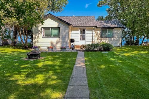 Lakefront Pelican Rapids Cabin w/Boat Dock!