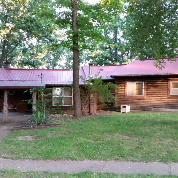LAKEFRONT PREMIER rustic cabin on quiet cove, west side of Pomme de Terre Lake