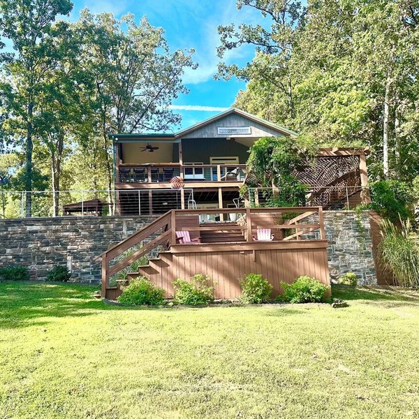 Lakefront, Private Beach, Hot tub, Kayaks, Paddle boards