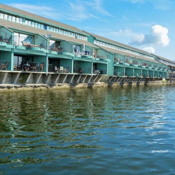 Lakefront Resort Conference & Event Center Retreat | Sleeps 40