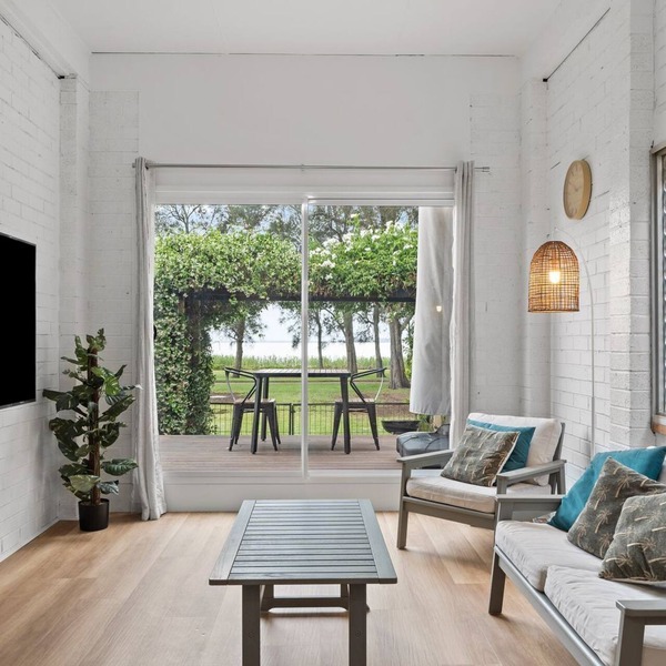 Lakefront Suite Studio Killarney Vale