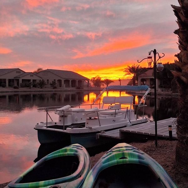 Lakefront vacation Fish, Kayak, Swim, BBQ, Relax. Minutes to Laughlin & Rivers