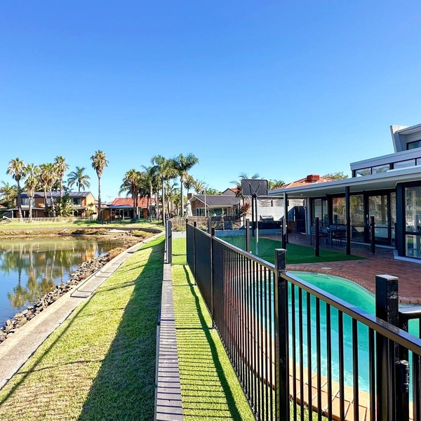 Lakefront/View/Swimming Pool/6B4B/Shopping Nearby