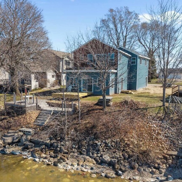 LAKEFrontT! Private Dock! Water toys! Sleeps 17!