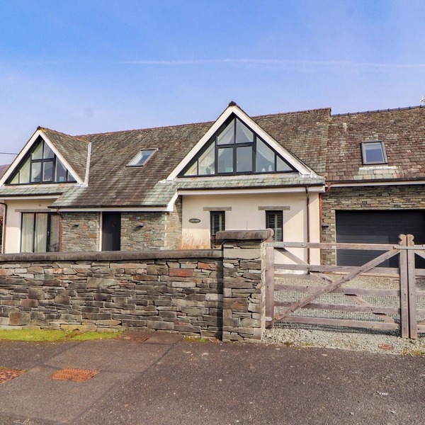LAKES VIEW, pet friendly, luxury holiday cottage in Keswick