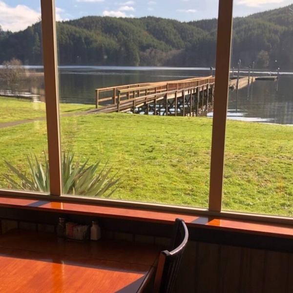Lakeshore Lodge