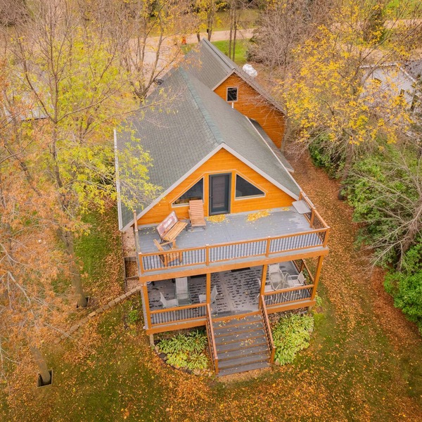 Lakeside 3-bdrm chalet cabin near Alexandria - minutes from Carlos Creek Winery!