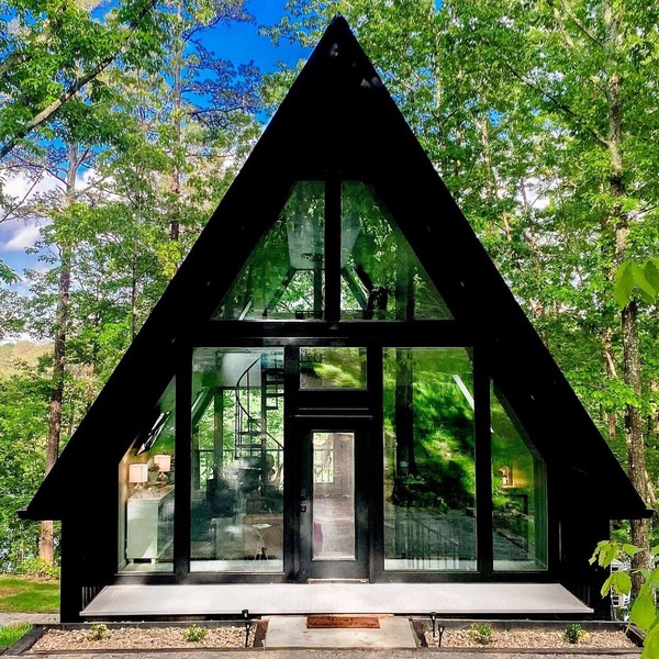 Lakeside 3BR Retreat Surrounded by Woods in Phil Campbell, AL