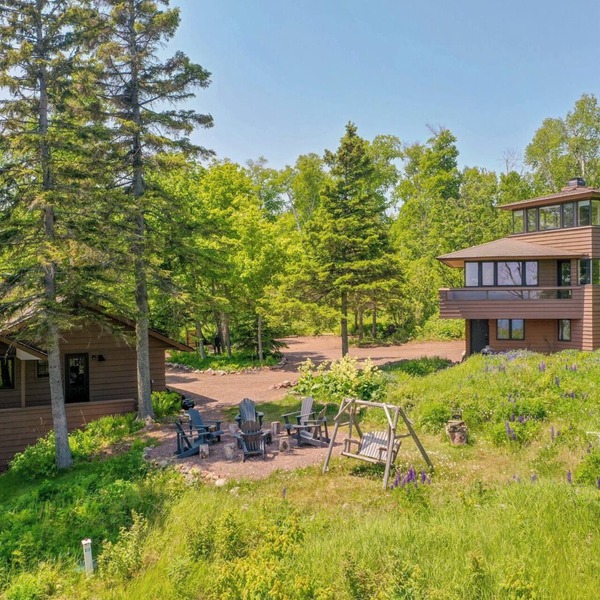 Lakeside and Treehouse - Lake Superior - Schroeder, Minnesota - Cascade Vacation
