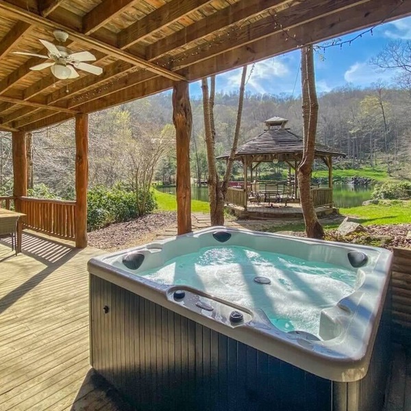Lakeside Cabin - 2 Fireplaces-Hot Tub~Sauna~Games