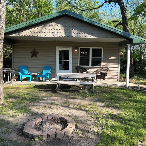 Lakeside Cabin 2 - Perfect Retreat at Enriched Cabins & Resort on Lake Delhi