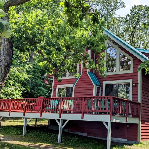 Lakeside cabin on Buchanan -amazing lake views, large level lot, & sandy shore