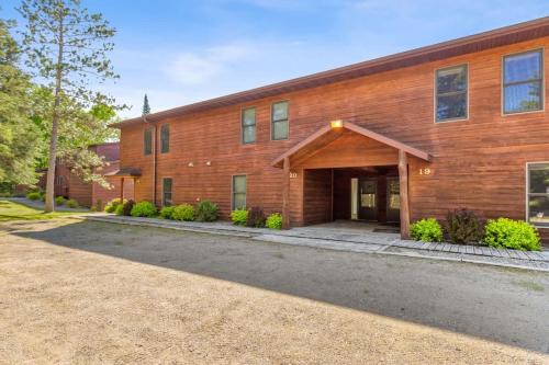 Lakeside Condo #20 4BR 4BA Timberlane Resort