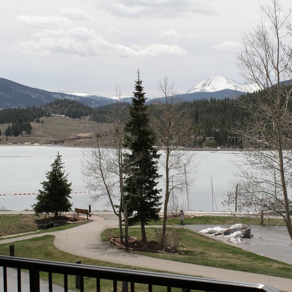 Lakeside condo on spectacular Lake Dillon