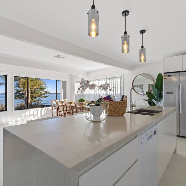 Lakeside Luxury Buff Point