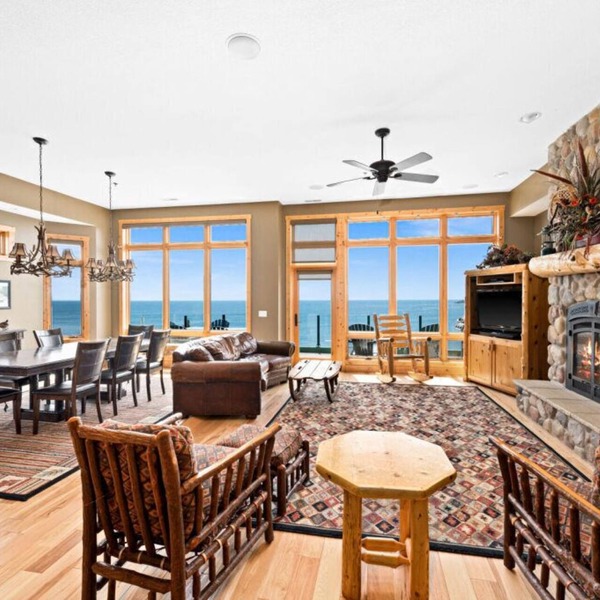 Lakeview 5 bedroom Executive Suite