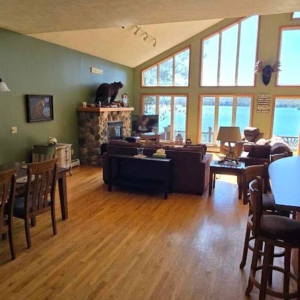 Lakeview Chalet @ Beachfront Eagle Bay Village