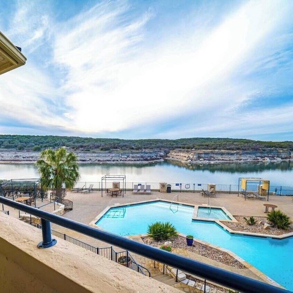 Lakeview & Pool View on an Island with Sauna & Spa