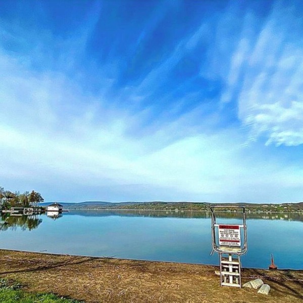 Lakeview retreat with beach access. Stylish home just steps from Deep Run Beach.
