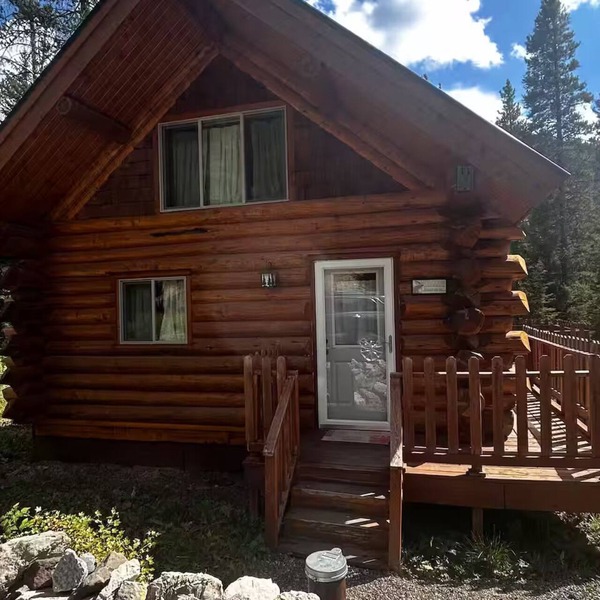 Lamar Valley Mountain Cabin