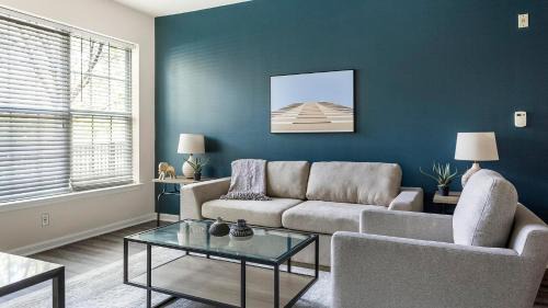 Landing Incredible 2BD Pool Gym
