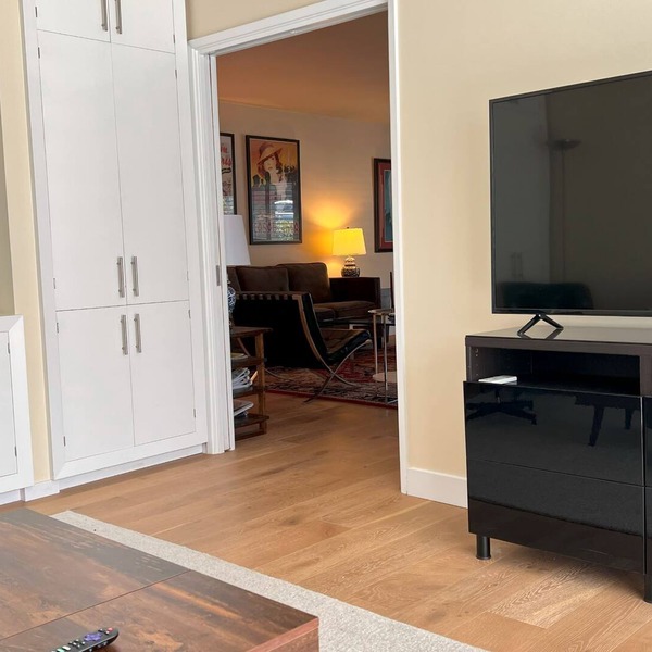 Large 2bd 2 bath Condo on State, walkable to restaurants, coffeeshops, and more!