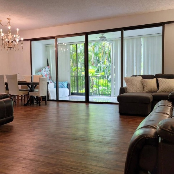 Large 2BD/2BA Kahala Beach Front Condo Furnished