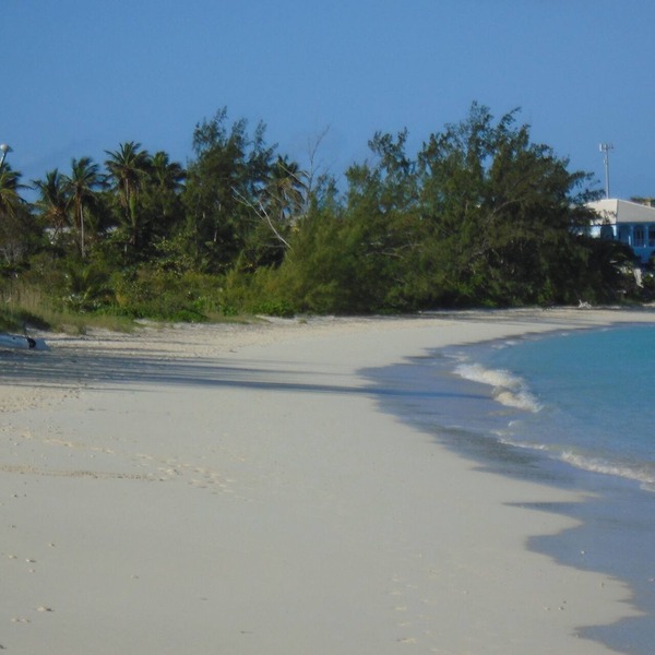LARGE 4 Bed/4Bath BEACHFRONT APARTMENT SLEEPS 8 and directly on HOOPERS BAY