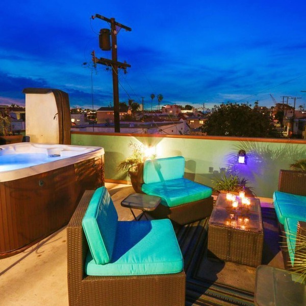 Large 4 bedroom, steps from the beach with rooftop patio and jacuzzi. Sleeps 10