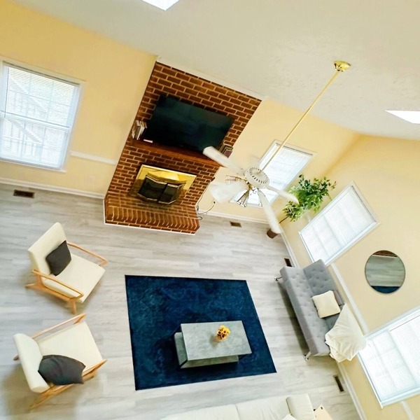 Large 4bed 2.5b home w/fenced in back yard & deck