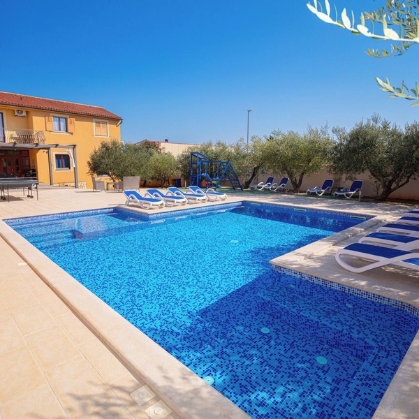Large and spacious villa,20 persons,large 50 m2 pool, whirlpool, billiard,garden